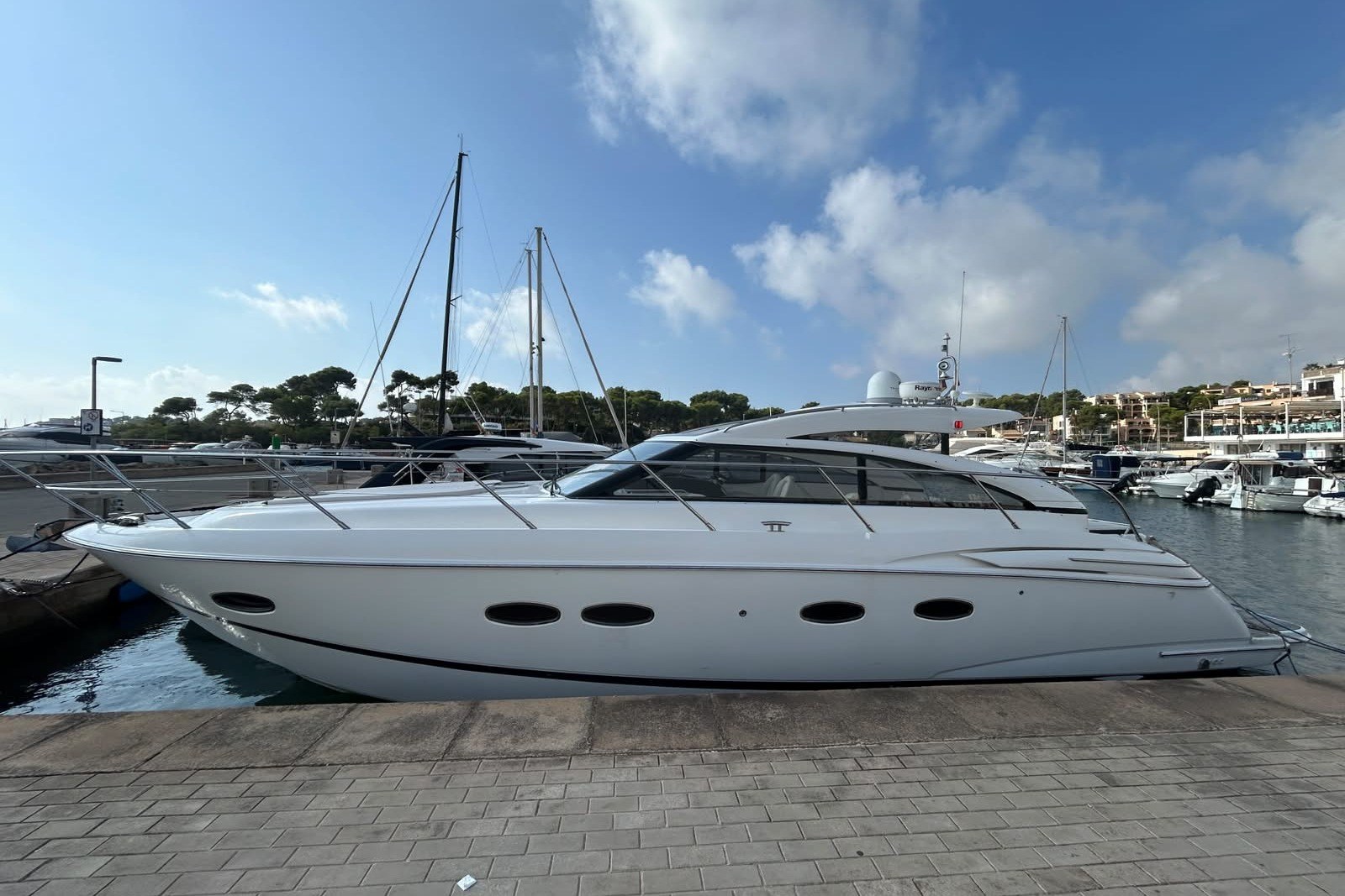 Princess V42